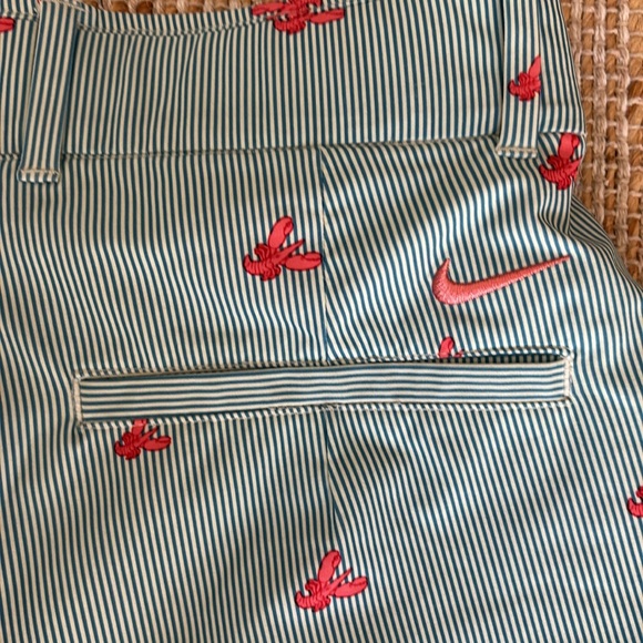 Nike DriFit Victory Golf Striped Lobster Patterned Women's Shorts Small - Picture 5 of 7